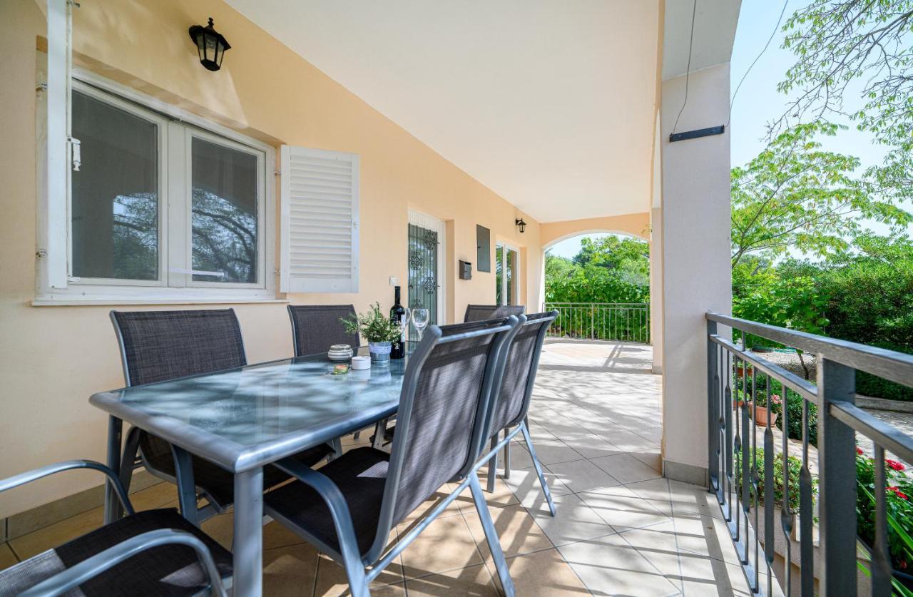 Holiday Home Rokoko ชิเบนิก ภายนอก รูปภาพ