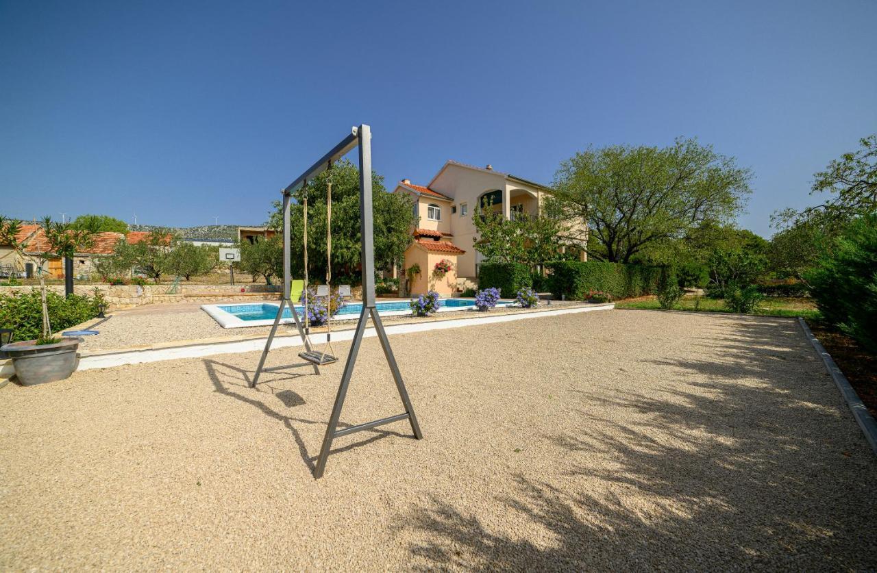 Holiday Home Rokoko ชิเบนิก ภายนอก รูปภาพ