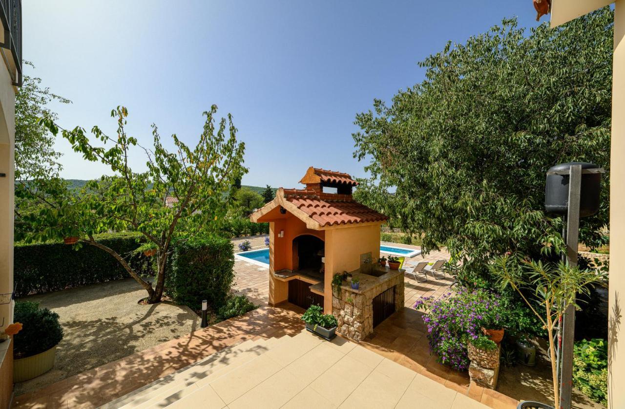 Holiday Home Rokoko ชิเบนิก ภายนอก รูปภาพ