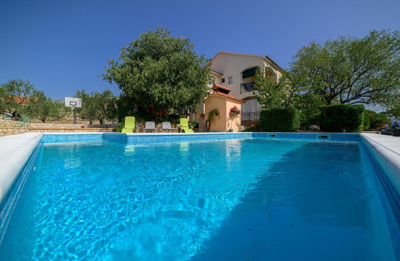 Holiday Home Rokoko ชิเบนิก ภายนอก รูปภาพ